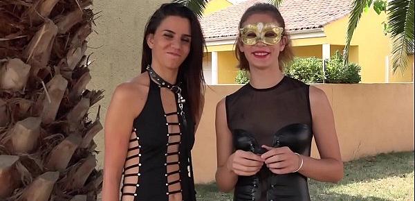  Bella et Elise, deux étudiantes, ont un petit jeu de soumission entre copines [Full Video]